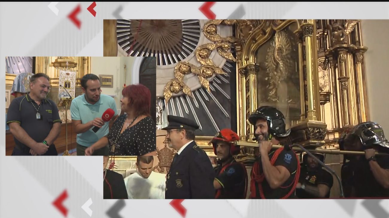Juan Carlos, el bombero que bajará el cuadro de la Virgen de la Paloma... y su historia de amor