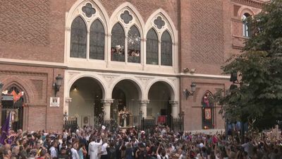 La emotiva salida de la Virgen de la Paloma