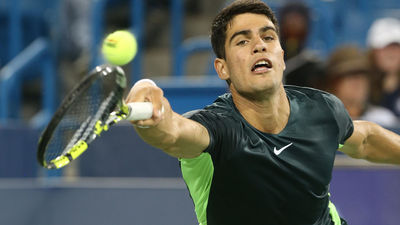 Alcaraz sufre y  Davidovich se cita con Djokovic en Cincinnati