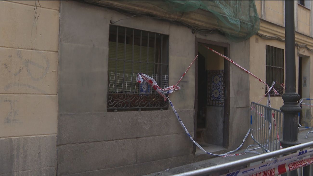 Desalojado un edificio de la calle Cava Alta por peligro de derrumbe