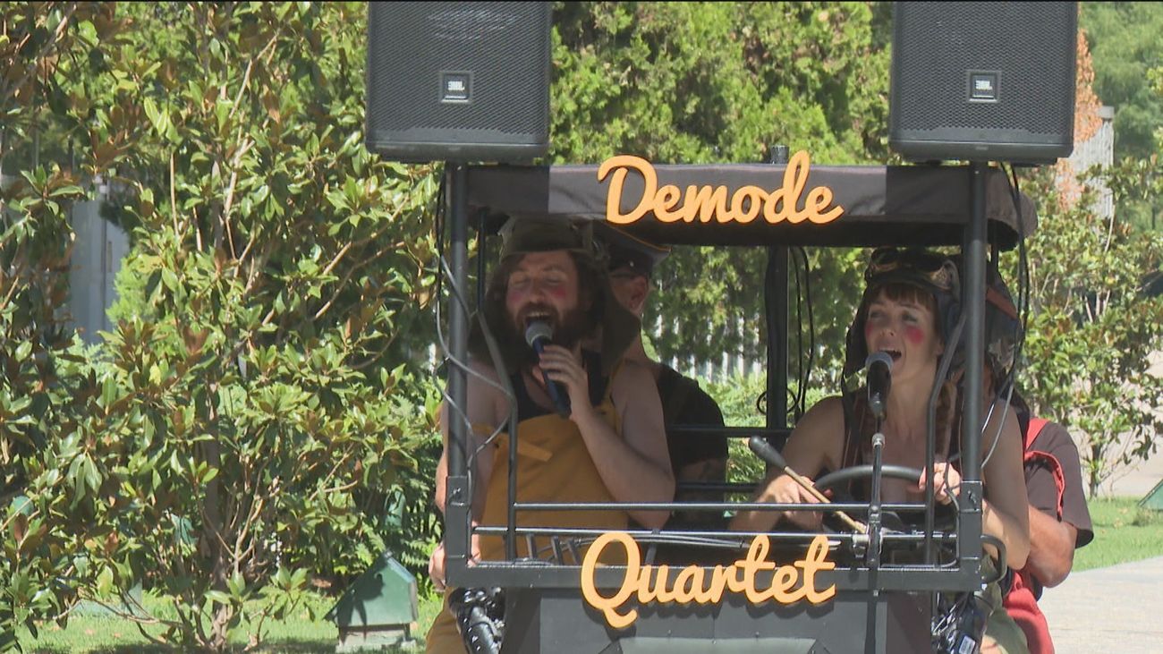 Un cuadriciclo y música a capella en el espectáculo 'Sobre ruedas'