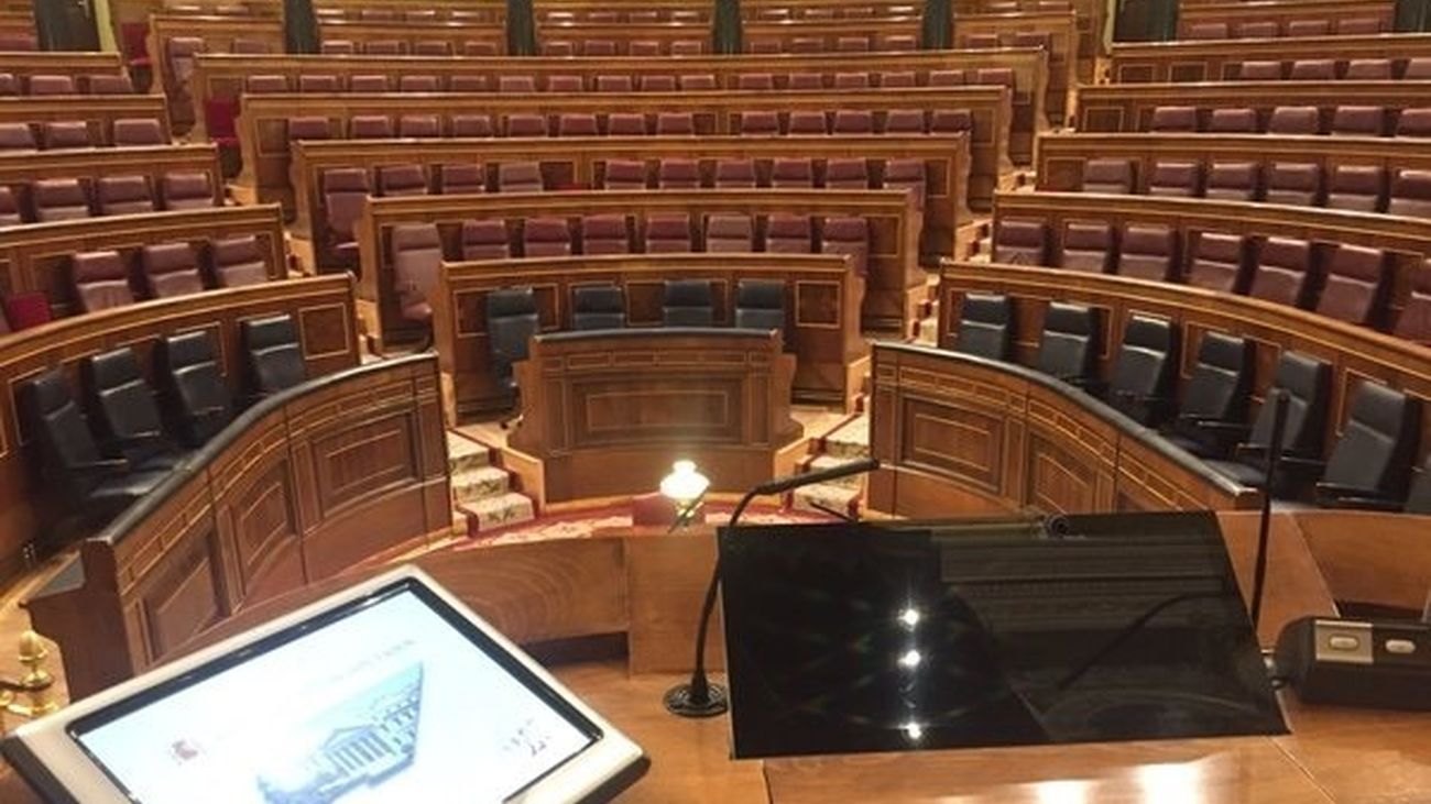 El PSOE negocia reformar el reglamento para poder usar las lenguas cooficiales en el Congreso