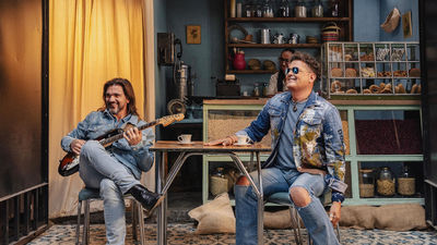 Carlos Vives y Juanes se unen para cantar a las mujeres