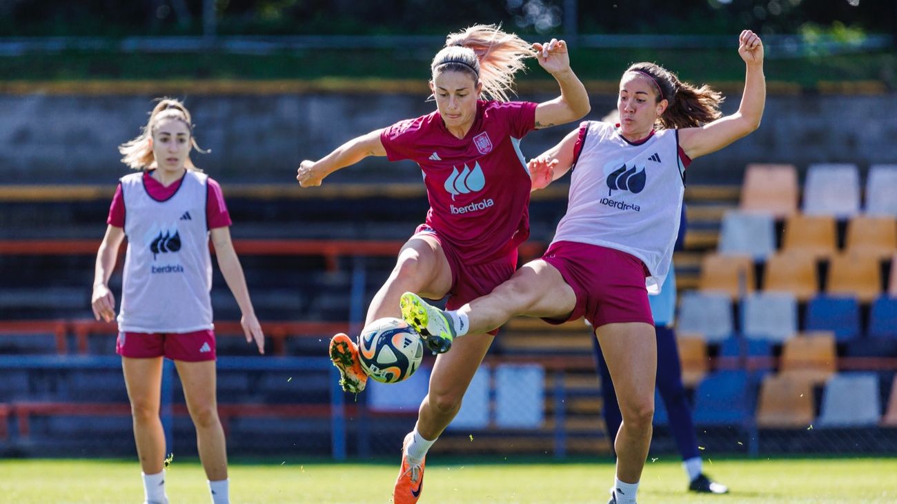Las internacionales españolas mantienen su preparación en Sídney para la final mundialista