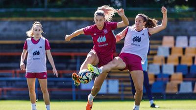 Las internacionales españolas mantienen su preparación en Sídney para la final mundialista