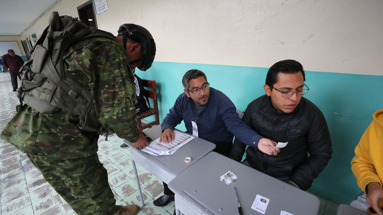 Ecuador vota al sucesor de Guillermo Lasso bajo un clima de violencia