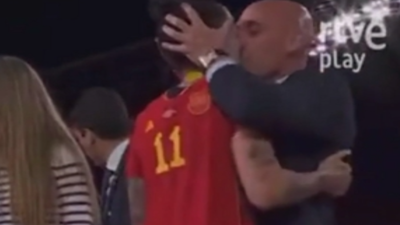 El polémico beso de Rubiales a Jenni Hermoso