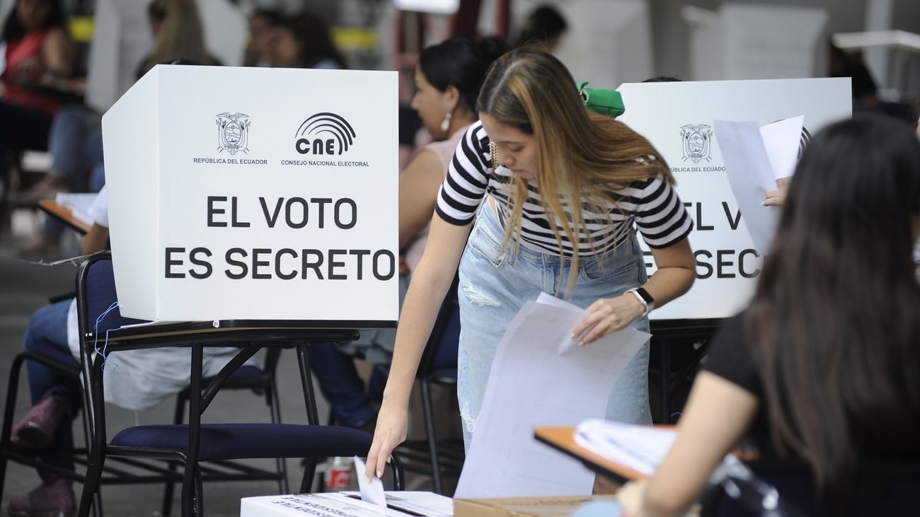 Ecuador decide en un histórico plebiscito frenar una explotación petrolera en la Amazonía