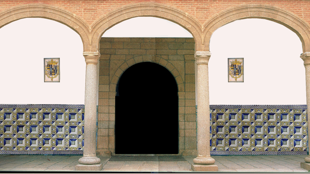Los recuperados escudos de la Casa del Rey, en Arganda del Rey
