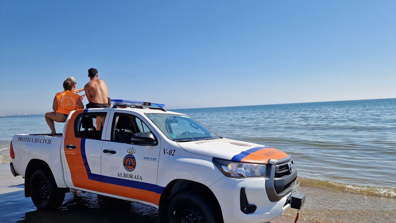 Dispositivo de vigilancia en la playa de Alboraya (Valencia)