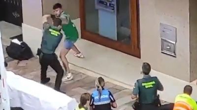 Detenido un hombre que agredió violentamente a dos guardias civiles en Cangas de Onís