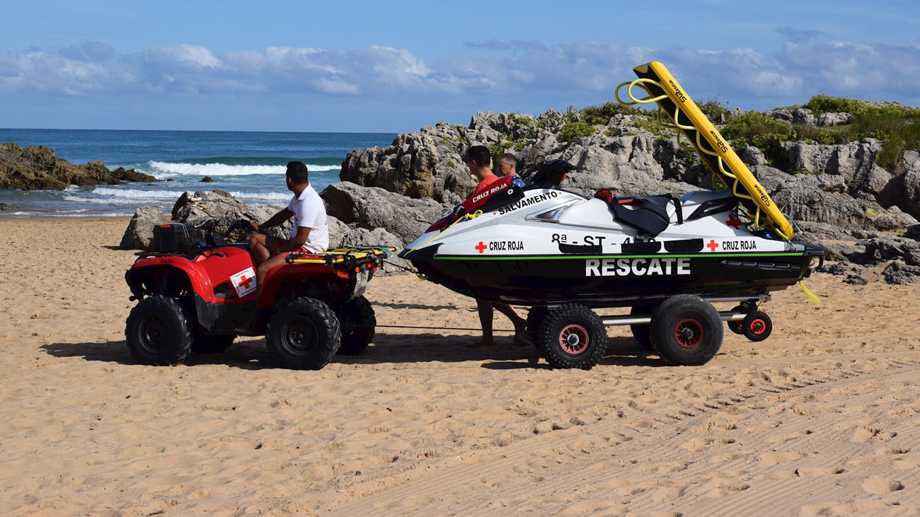 3 heridos al explotar una moto acuática de Cruz Roja en Laredo (Cantabria)