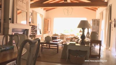 Así es la casa rural donde puedes comprar todos sus muebles