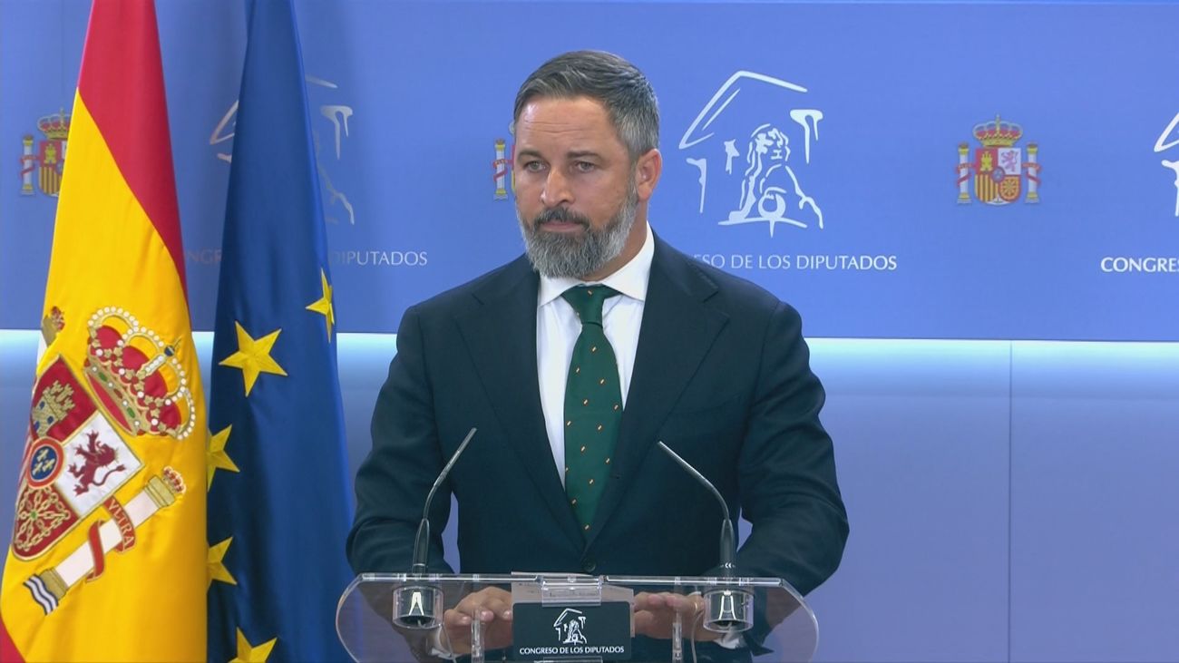 Abascal traslada al rey que apoyará a Feijóo si no colabora en el "cordón sanitario" a Vox