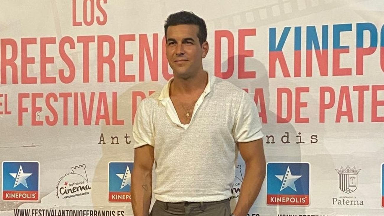 Mario Casas posa antes del preestreno de 'Mi soledad tiene alas' en el Festival de Cine Antonio Ferrandis