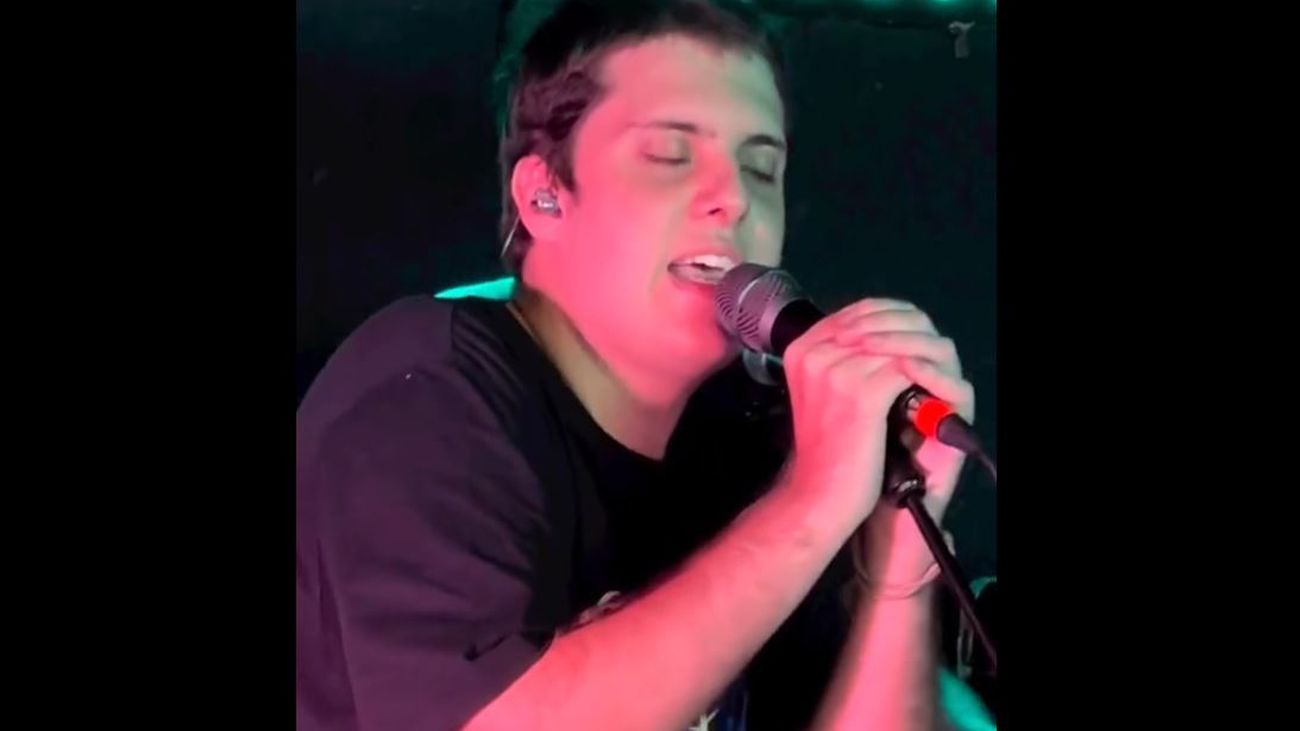 El hijo de Iván Ferreiro deslumbra en su primer concierto y en redes sociales