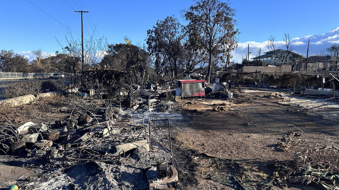 Fotografía de los escombros tras el incendio en Maui