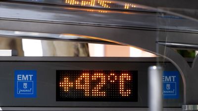 Cuando el termómetro de tu parada de bus marca más de 50 grados... ¿Es fiable?