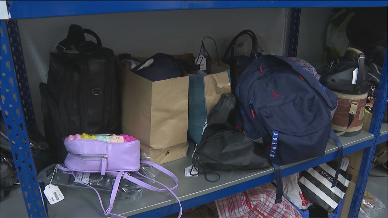 Esquís, radiales, tronas de bebés y otros objetos perdidos en el metro de Madrid