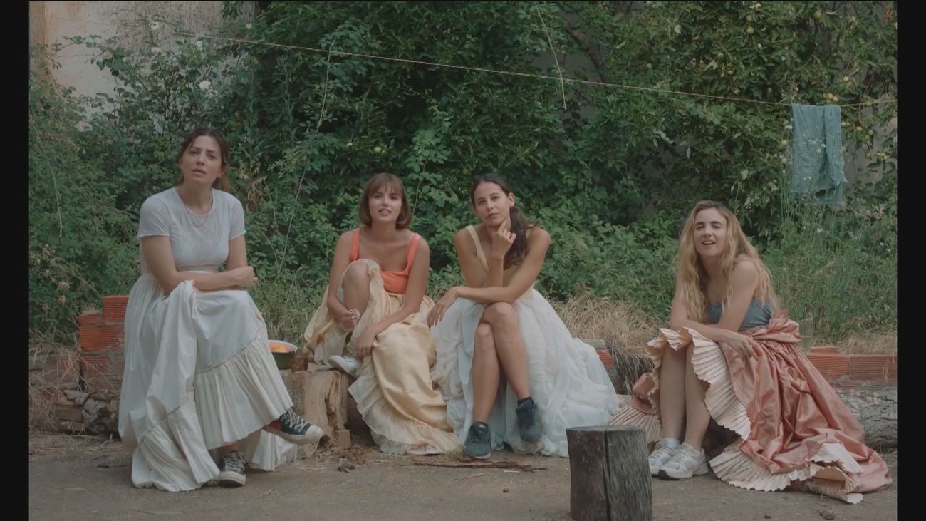 Itsaso Arana se estrena como directora con la película 'Las chicas están bien'