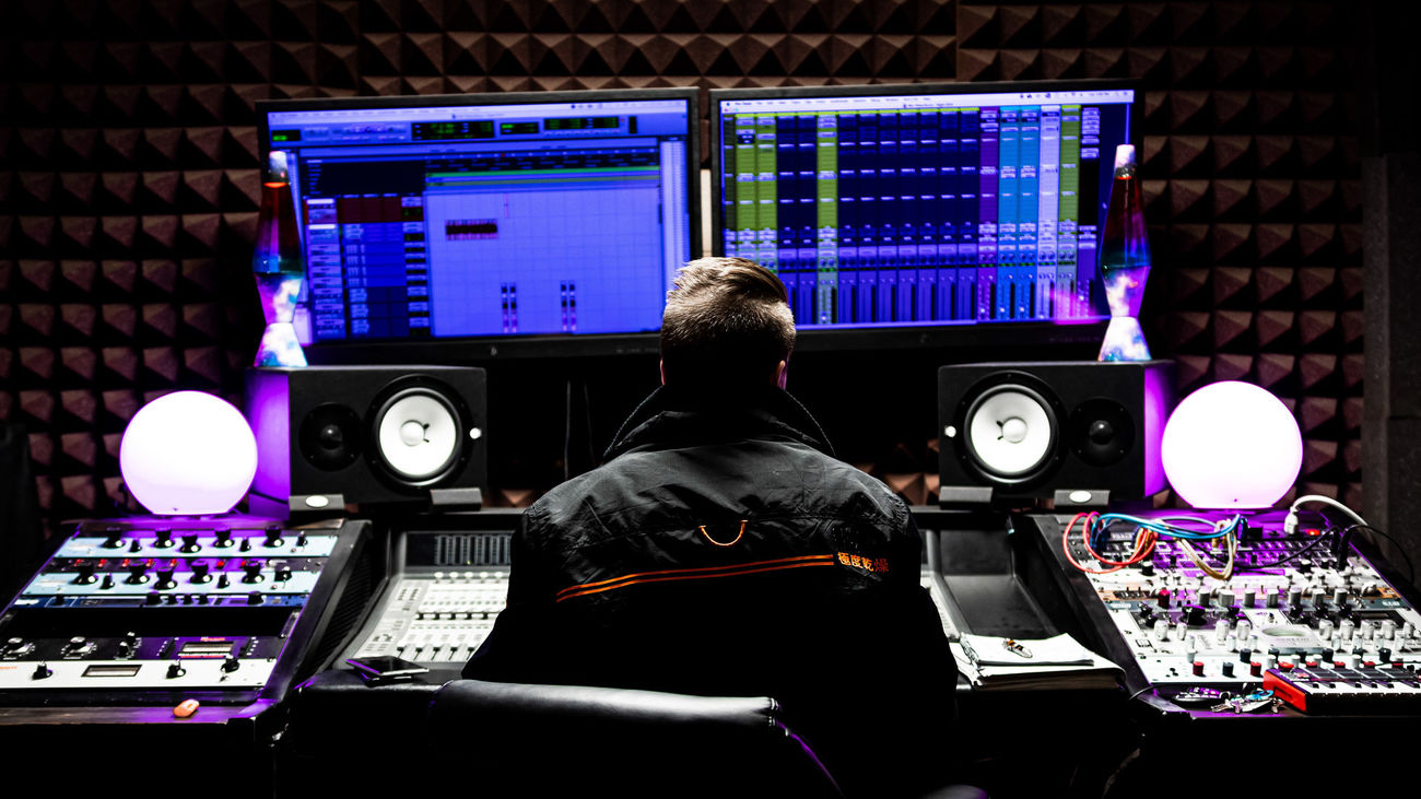 YouTube usará la inteligencia artificial en su plataforma de música "de manera responsable"