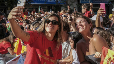 Las campeonas del mundo desatan la euforia en Ibiza