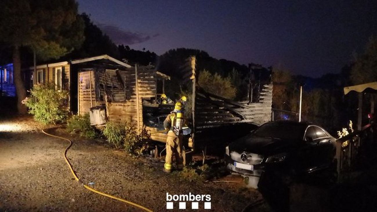 Muere una niña en el incendio de un bungalow en Tarragona