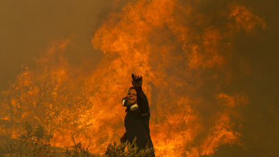 Sigue el alto riesgo de incendios en Grecia, con más de 40.000 hectáreas quemadas ya