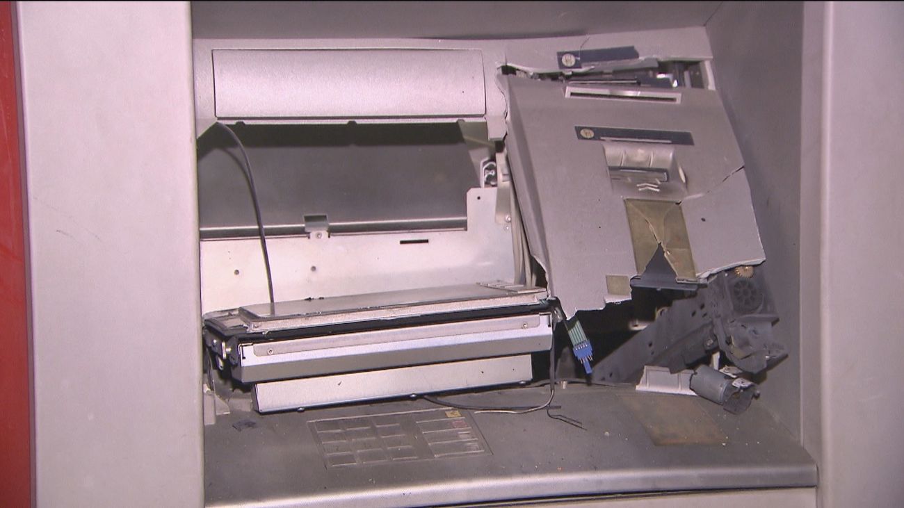 Arrancan un cajero automático en un centro comercial de San Fernando de Henares