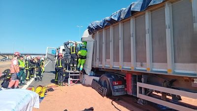 Dos conductores de camiones heridos en un accidente en la M-50 en Leganés