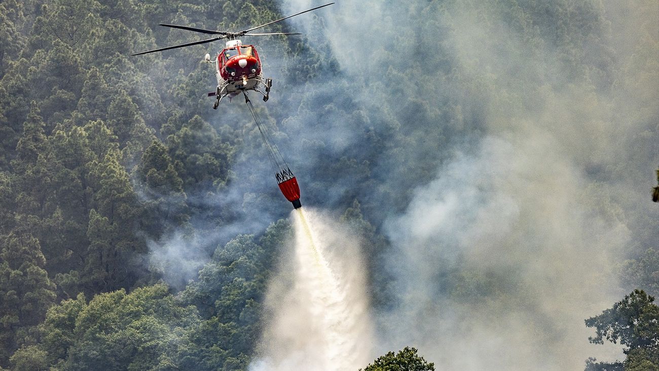 El incendio de Tenerife ralentiza su avance
