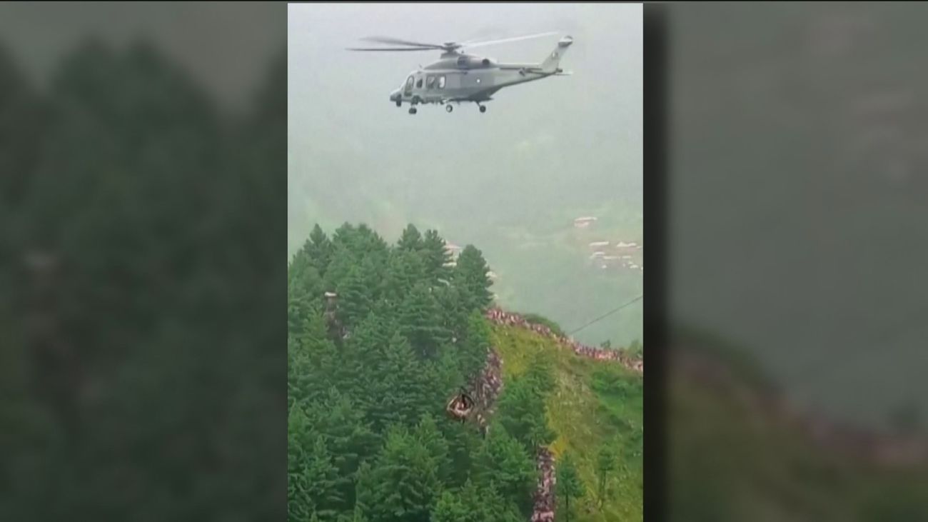 Rescatadas 8 personas atrapadas en un teleférico en Pakistán tras romperse dos cuerdas
