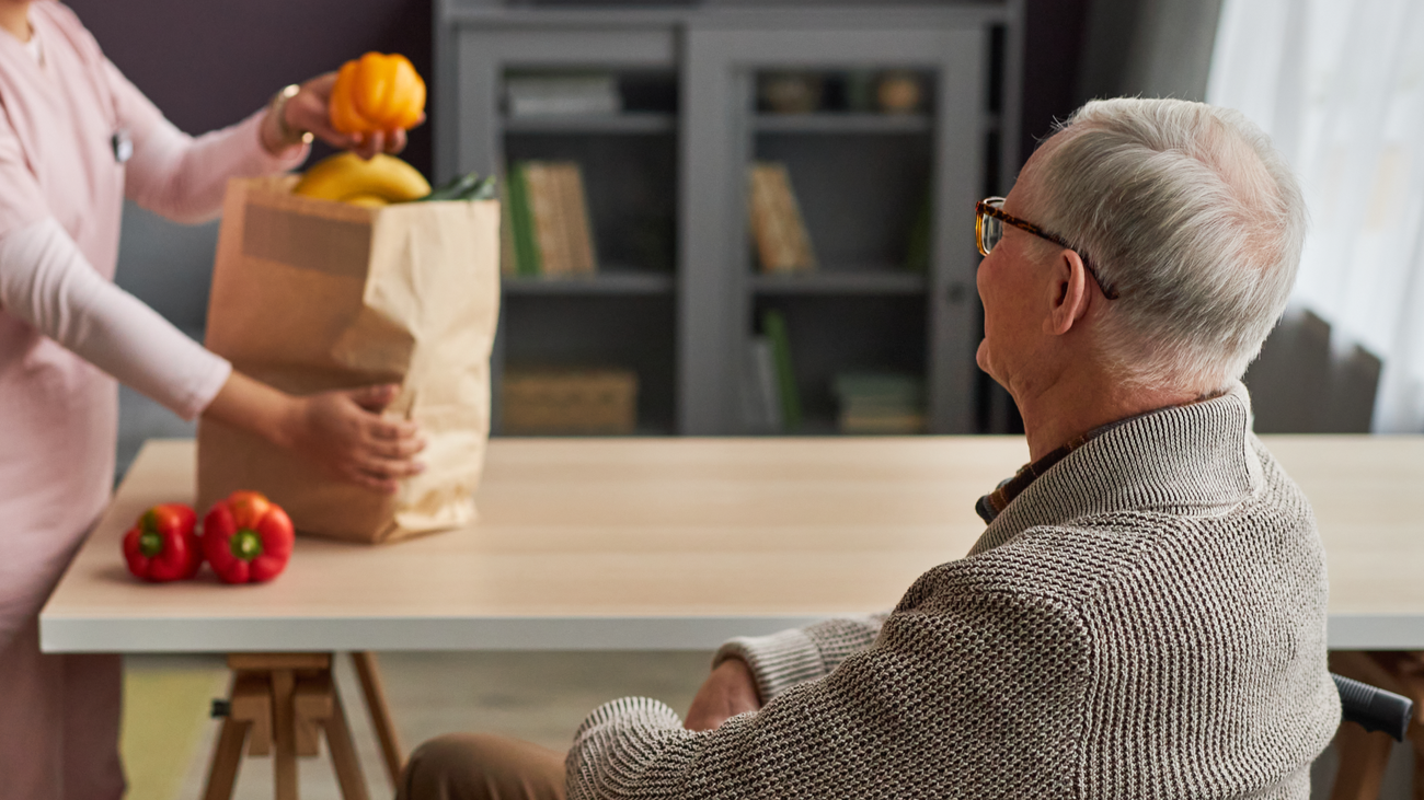Servicio de recados gratis en días de calor para los mayores de Fuenlabrada