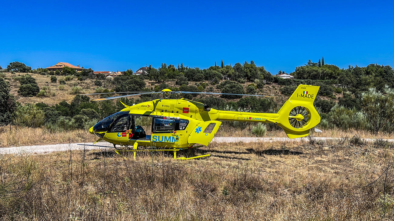 Traslado en helicóptero de un motorista herido en Rascafría