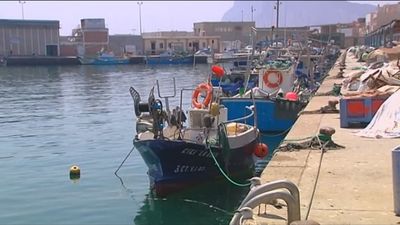 Tensión en aguas de Gibraltar entre pescadores españoles y patrulleras del Peñón