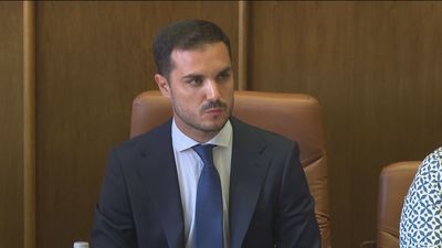 El nuevo regidor de Torrejón de Ardoz toma posesión en medio de una bronca