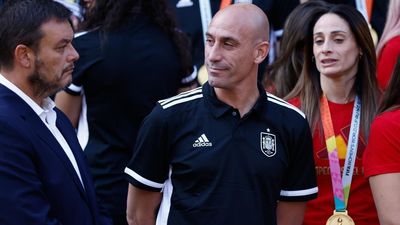 El Gobierno anuncia la suspensión inmediata de Rubiales