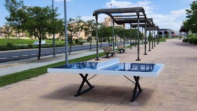 Alcorcón estrena nuevo mobiliario urbano para todas las edades