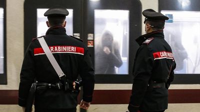 Violadas en Nápoles dos primas de 13 años por 6 adolescentes que ya están detenidos