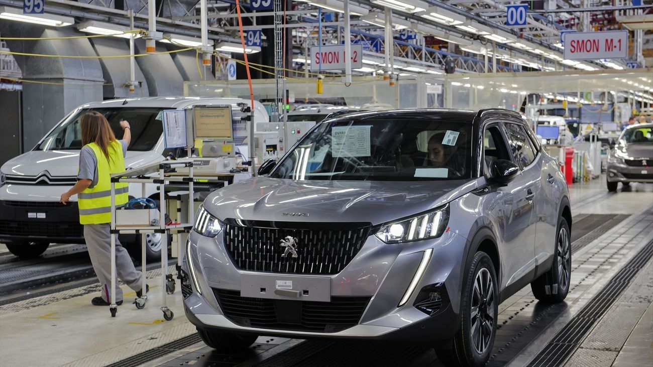 Línea de montaje en la planta del grupo Stellantis en Vigo