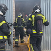 Extinguido un incendio sin heridos en dos naves industriales de la Cañada Real