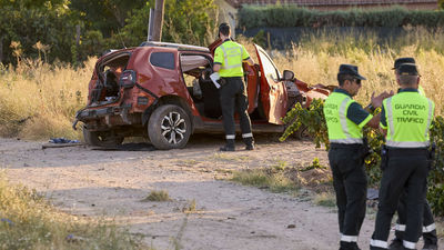 Una bebé muerta y dos heridos tras arrollar un tren a un coche en Talavera