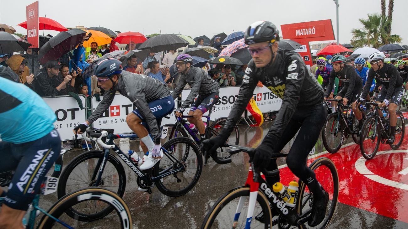 Investigan varios pinchazos por chinchetas en la Vuelta ciclista a España