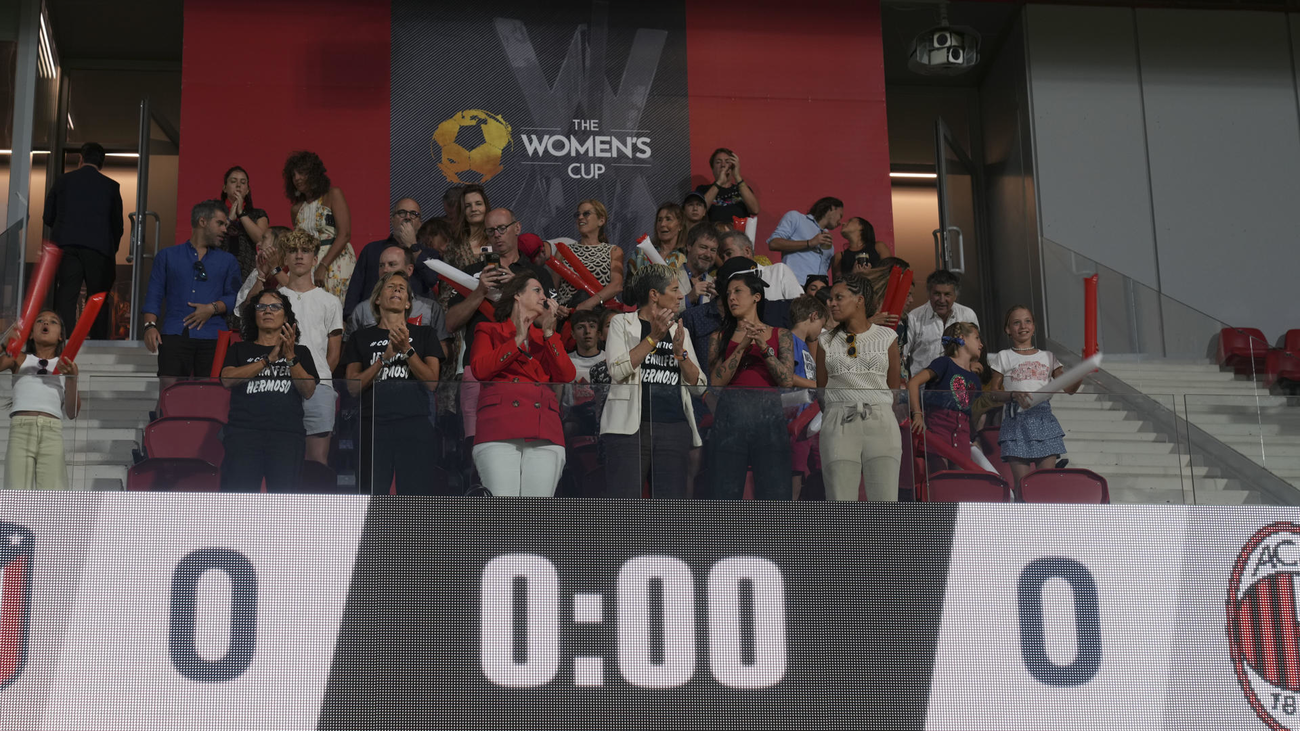 Jenni Hermoso, ovacionada tras reaparecer para ver la final de la Women's Cup