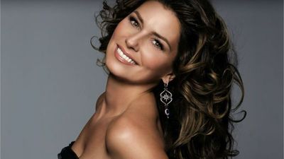 Shania Twain, la mujer que aportó feminismo al country, cumple 58 años