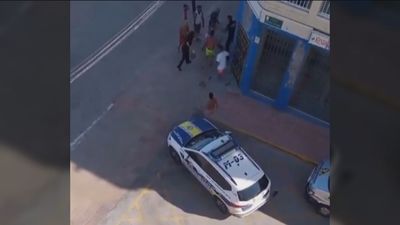 Tres detenidos por agredir a dos agentes de la Policía Local en Guardamar del Segura (Alicante)