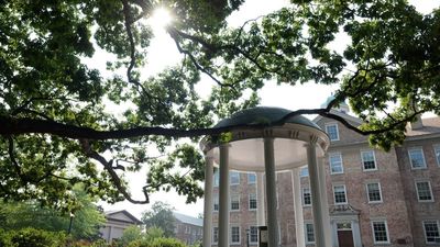 Muere un trabajador de la Universidad de Carolina del Norte en un tiroteo en el campus