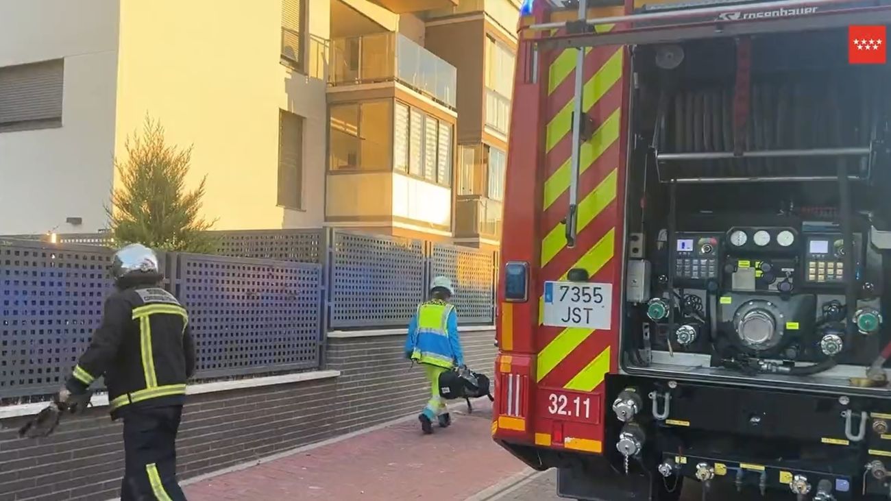 Incendio en la pérgola de una vivienda de Móstoles