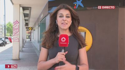 Dos atracadores entran en un banco de Parla, retienen a los empleados y se llevan todo el dinero