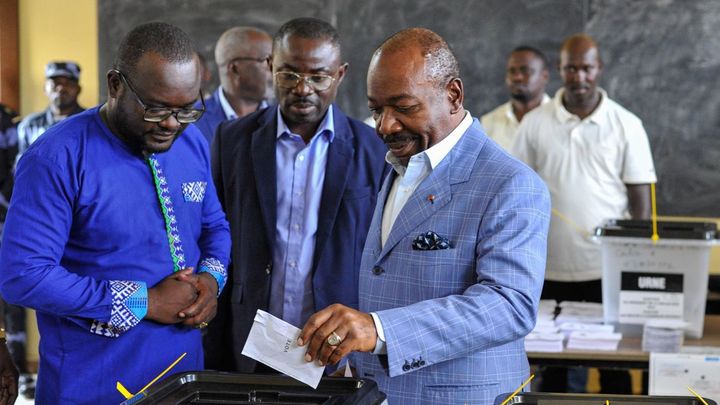 El actual presidente Ali Bongo vota en las elecciones celebradas el 26 de agosto en Gabón / EFE